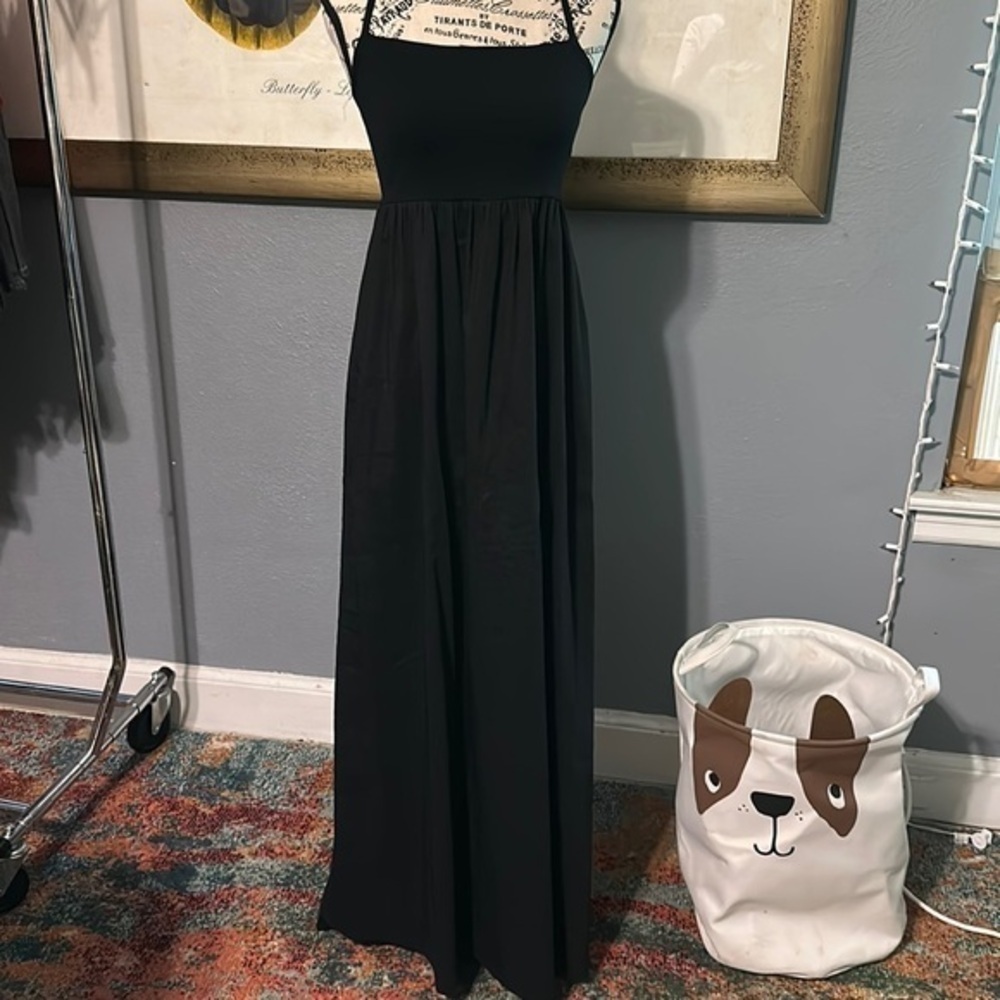 Theory one size fits most black dress. Too stretchy EUC no callouts